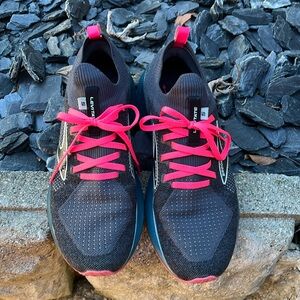 Brooks levitate stealth fit 10.5 women’s